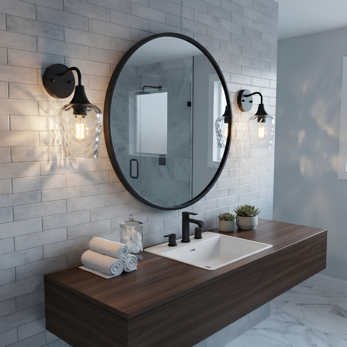 1-light Hammered Clear Glass Sconce - MB